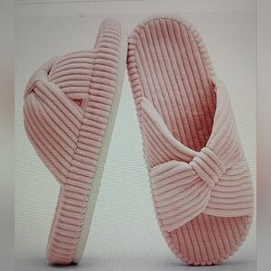 Chantomoo Women's Memory Foam Slippers.  New in Box.